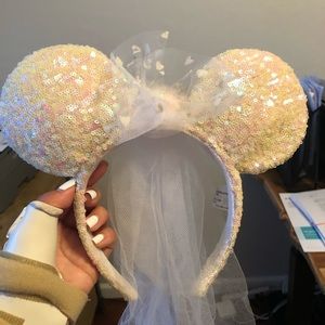 Disney Bride Minnie Mouse Ears OS white sequins